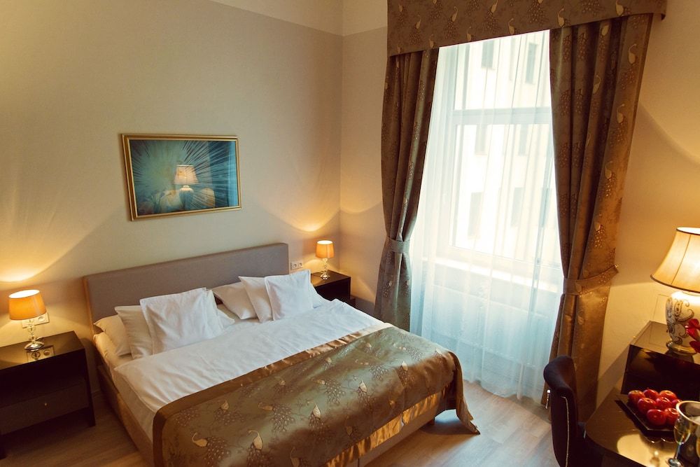 undefined Hotel Julian 2