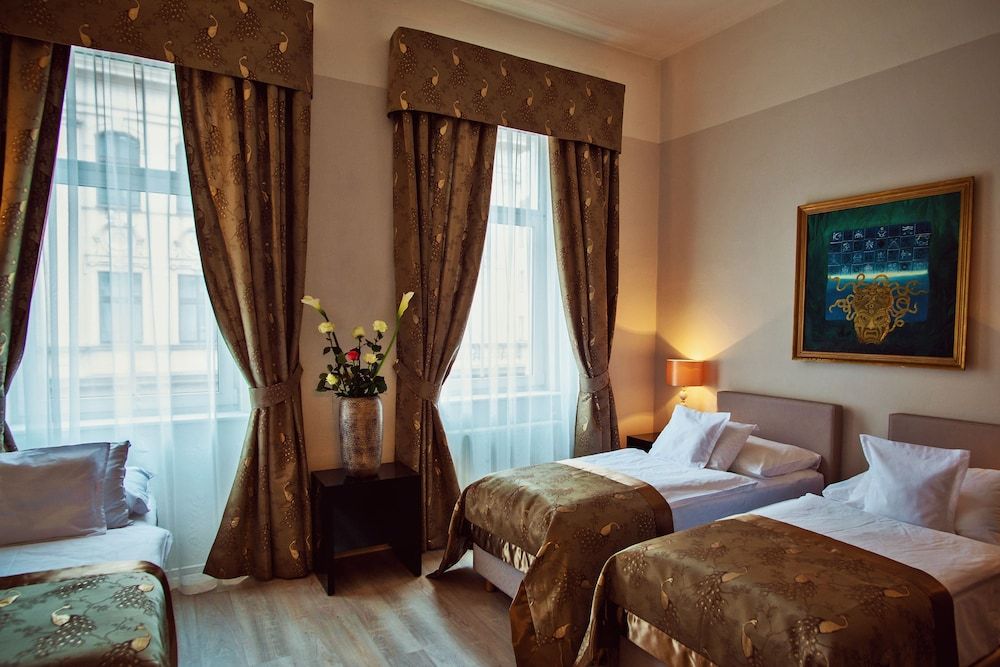 undefined Hotel Julian 3