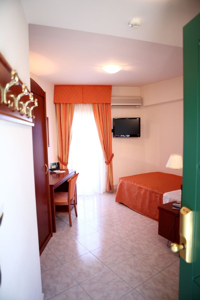 Hotel Za' Maria Superior Single Room, Sea View 2