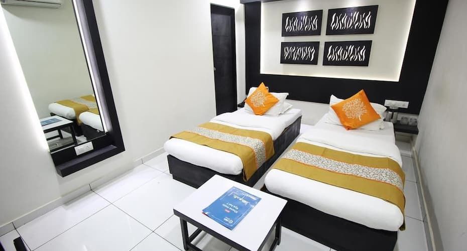 Hotel Paramount Inn Gold Room AC 2