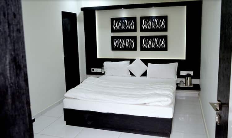 Hotel Paramount Inn Gold Room AC