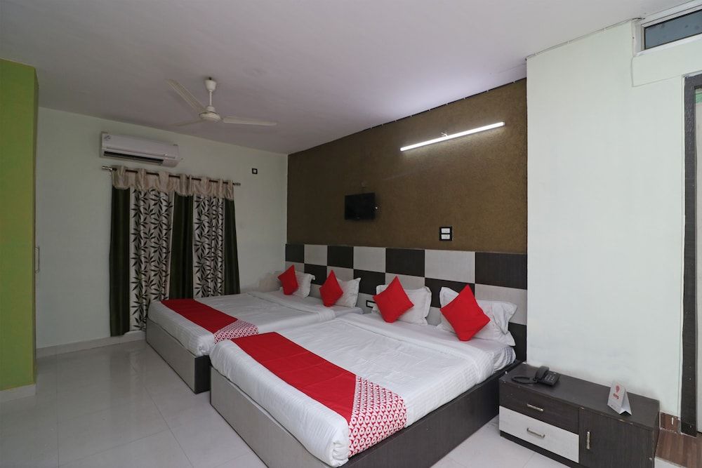 undefined OYO 4817 Hotel Hill Heights 9