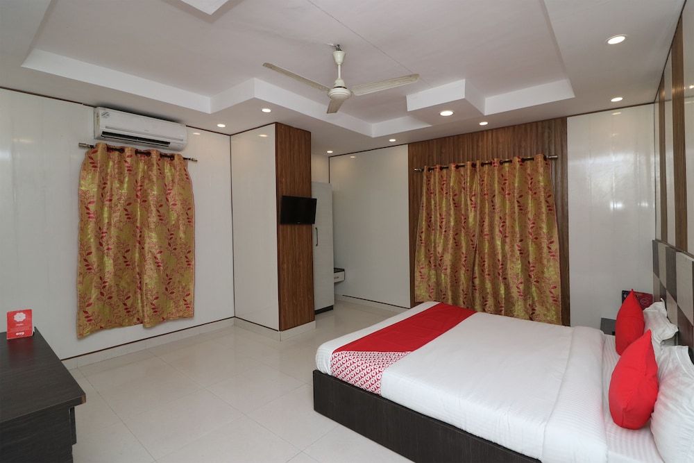 undefined OYO 4817 Hotel Hill Heights 7