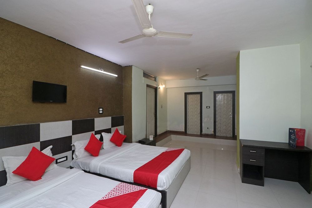 undefined OYO 4817 Hotel Hill Heights 5