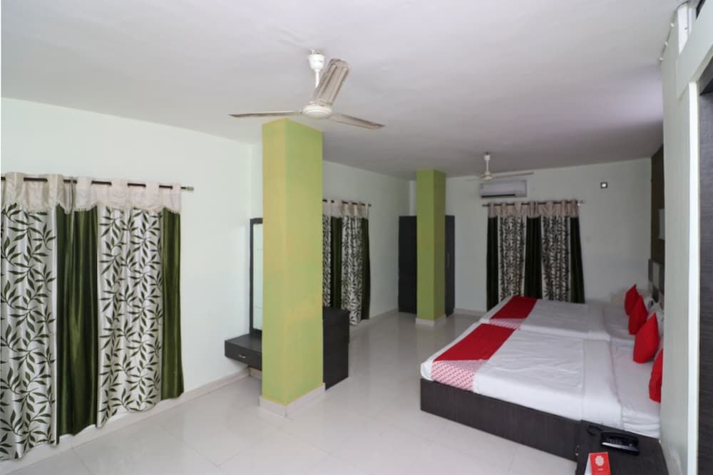 undefined OYO 4817 Hotel Hill Heights 6