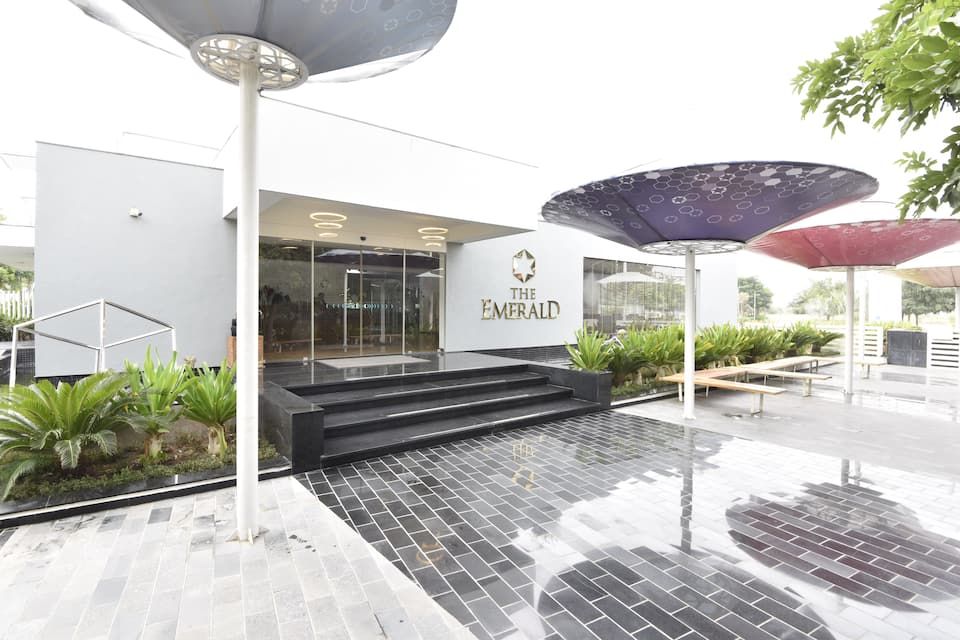 undefined The Emerald Club 10