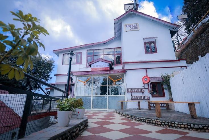 The Royale Oaks Hotel