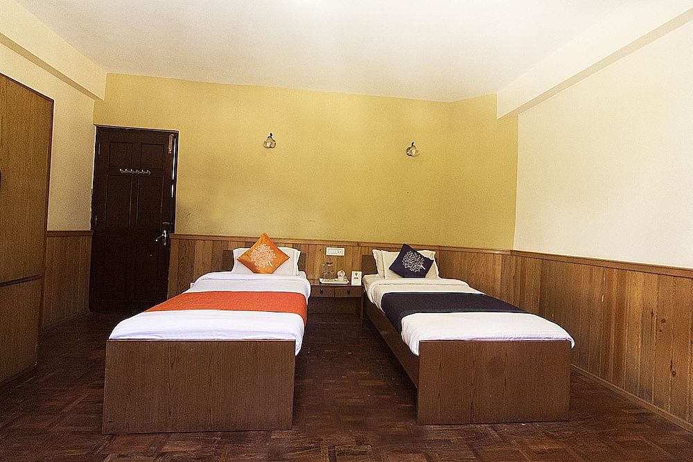 OYO 10587 Vanjula Residency Double or Twin Room 4