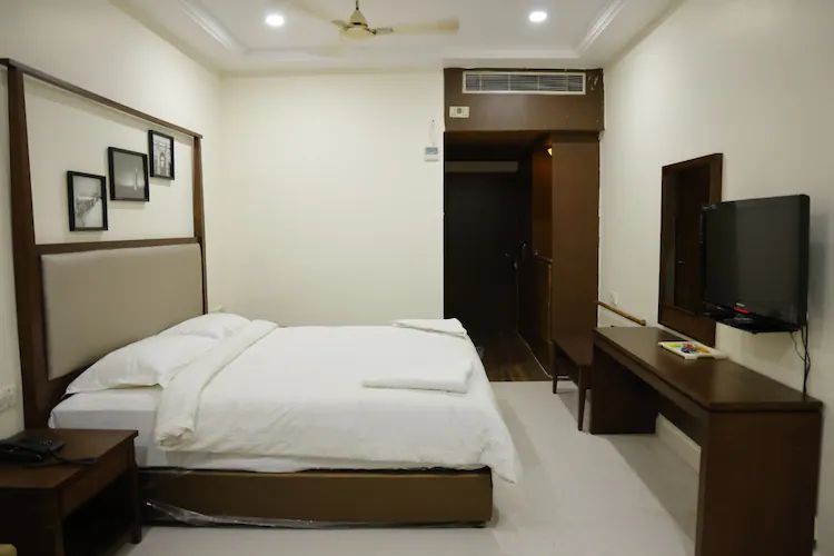 undefined Hotel SV Regency 7