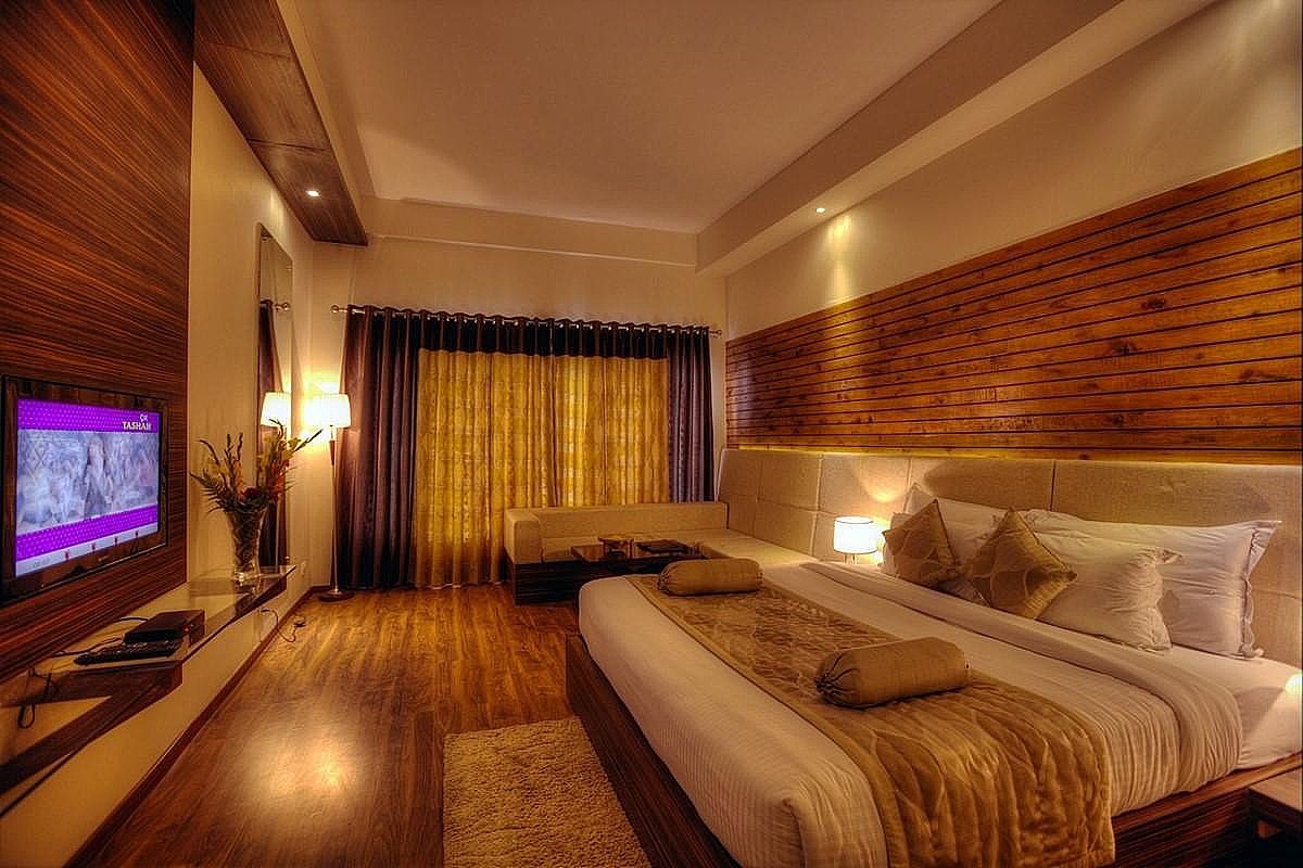 Shimla Havens Resort by ECO Hospitality Club Room Air-Conditioned Valley View 6