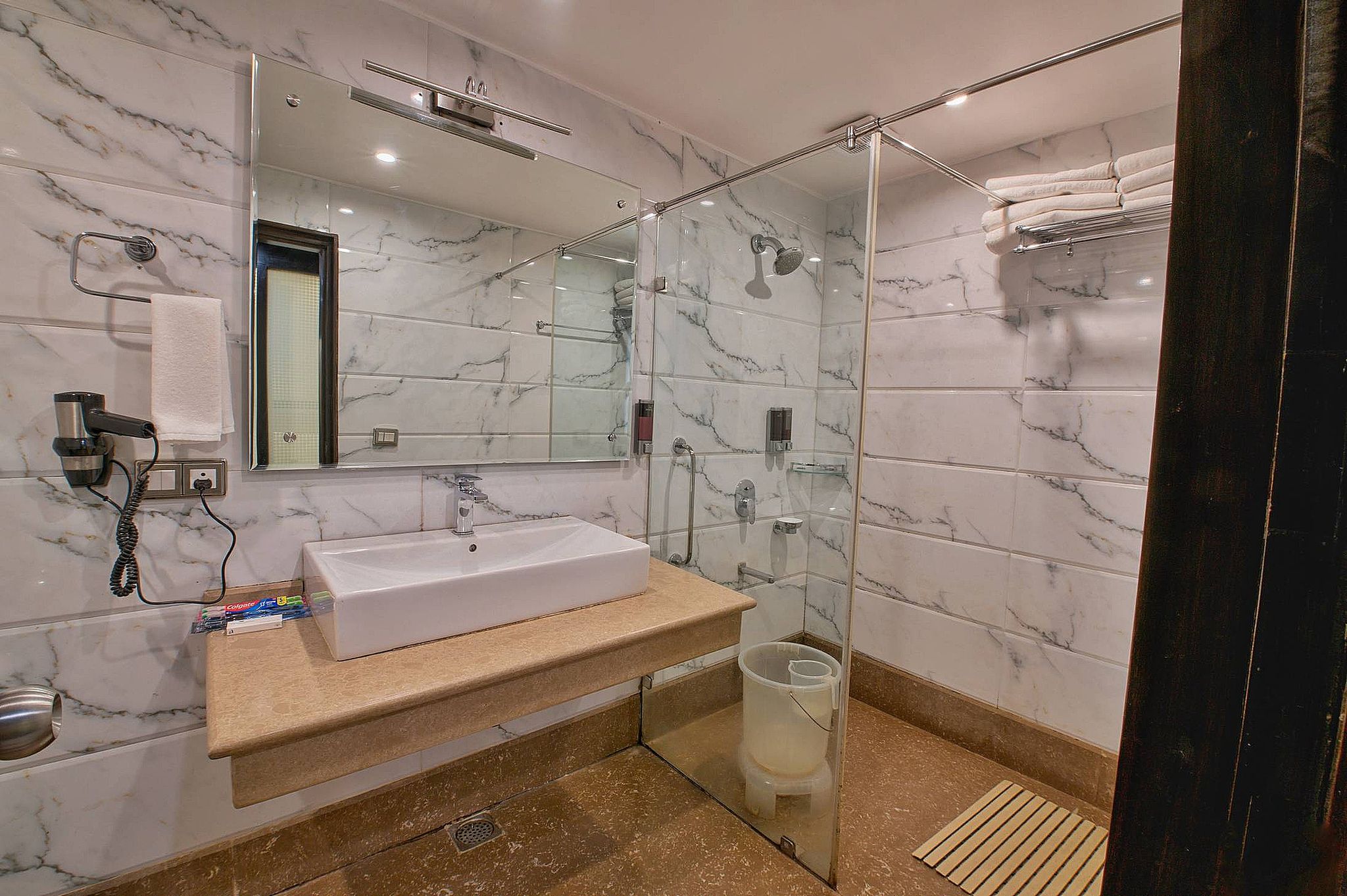 The Cedar Grand Hotel and Spa Club Room 4