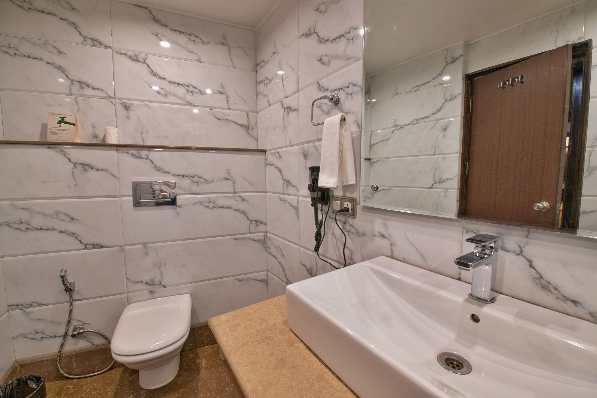 The Cedar Grand Hotel and Spa Club Room 5