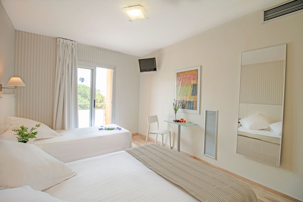 SM Hotel Turissa Triple Room 2