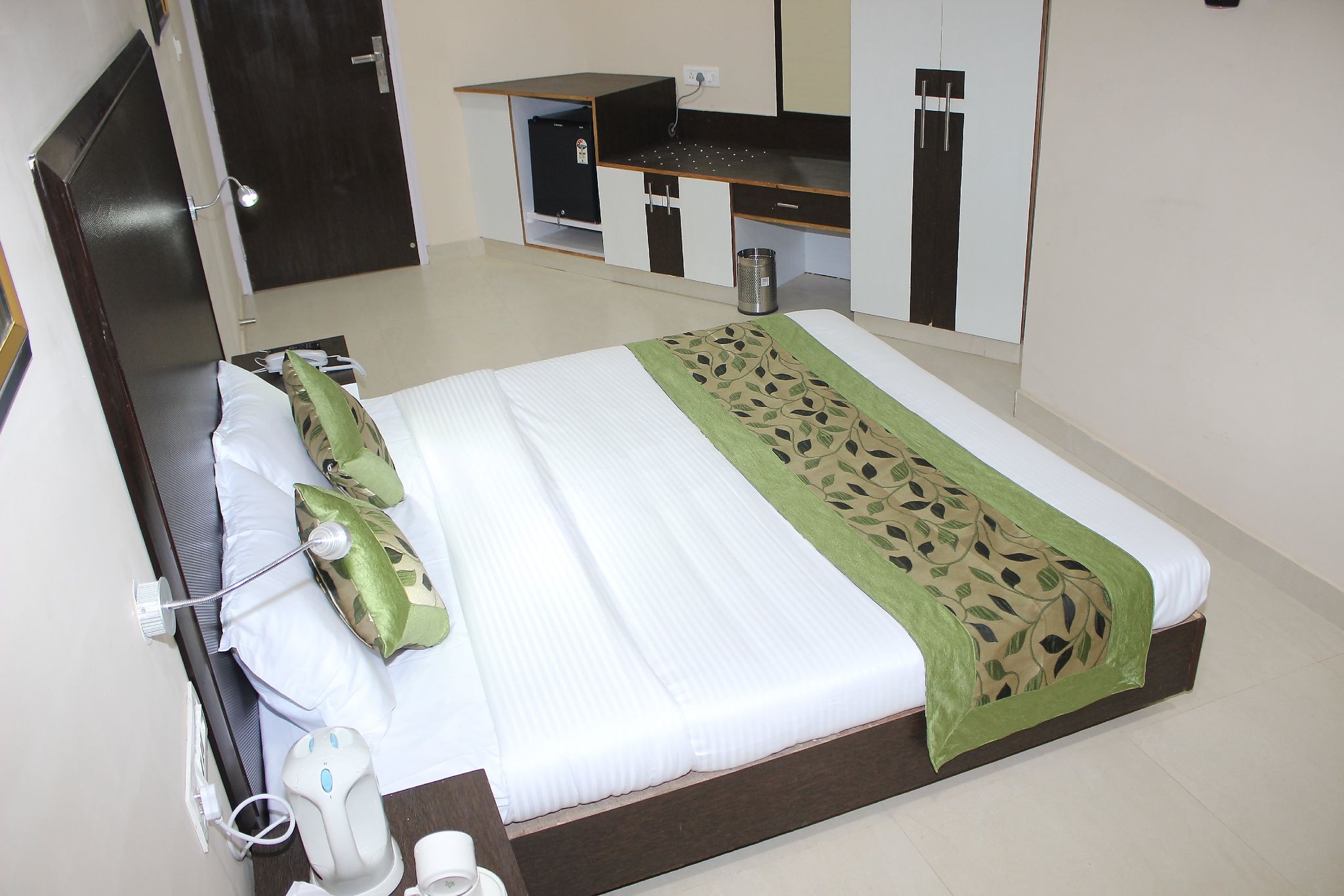 Hotel City Heights Deluxe Room 4