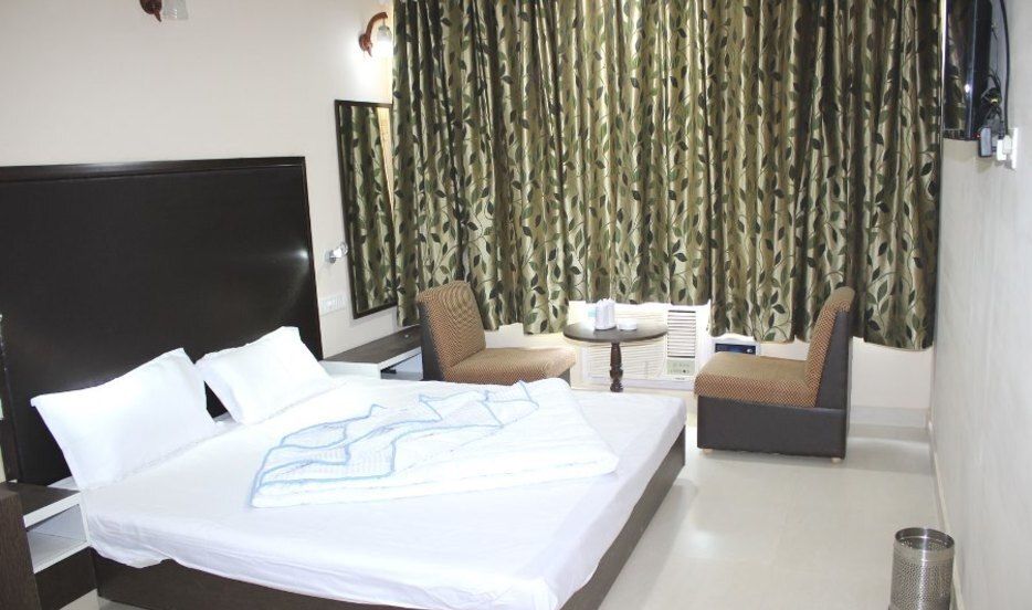 Hotel City Heights Deluxe Room 6