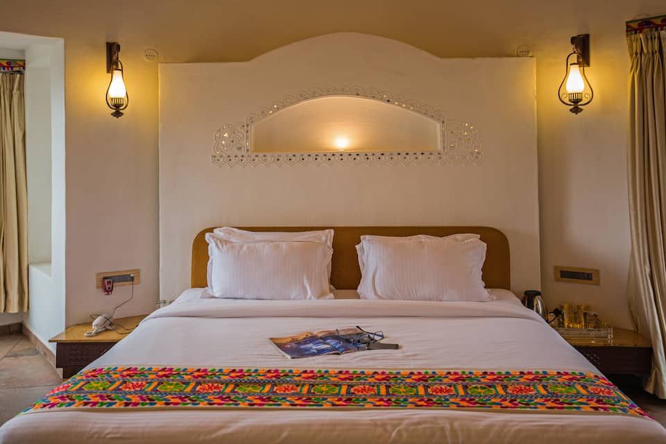 suite bedroom