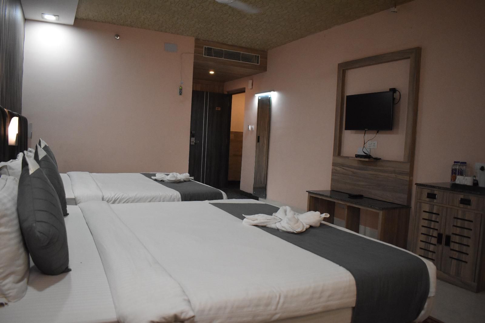 Capital O 27765 Hotel Vip Square Super Deluxe 3