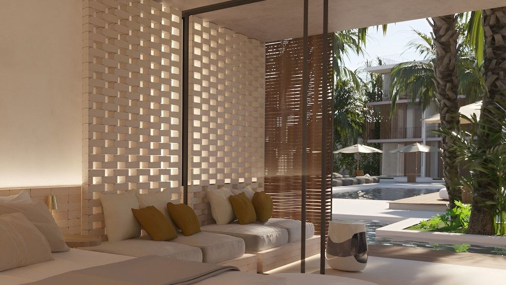 Signature Studio Suite, Pool Access, Corner