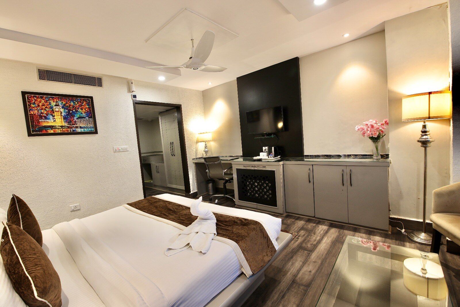 Hotel Harmony inn Deluxe Rooms 3