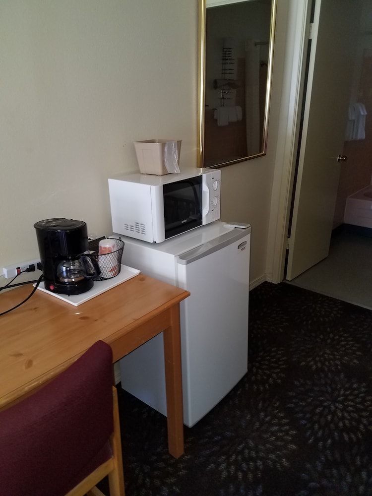 Rodeway Inn La Grande - Island City Standard Room, 2 Queen Beds, Non Smoking 7