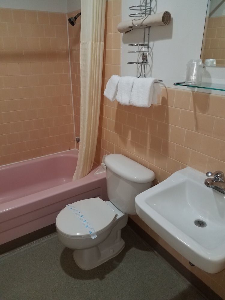 Rodeway Inn La Grande - Island City Standard Room, 2 Queen Beds, Non Smoking 5