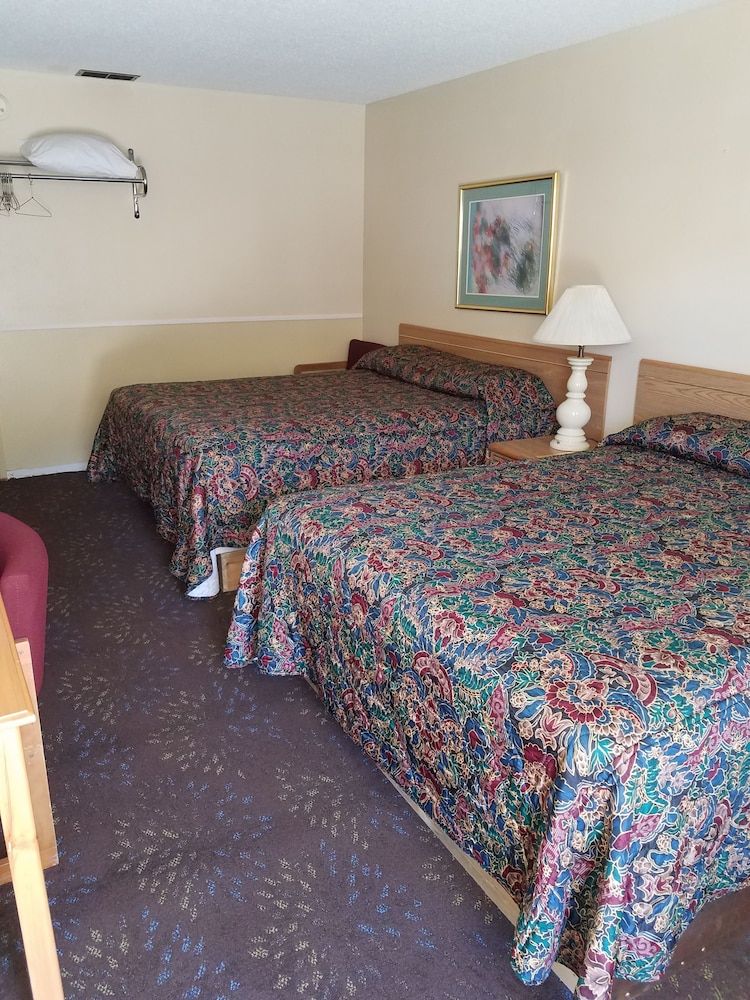 Rodeway Inn La Grande - Island City Standard Room, 2 Queen Beds, Non Smoking 3