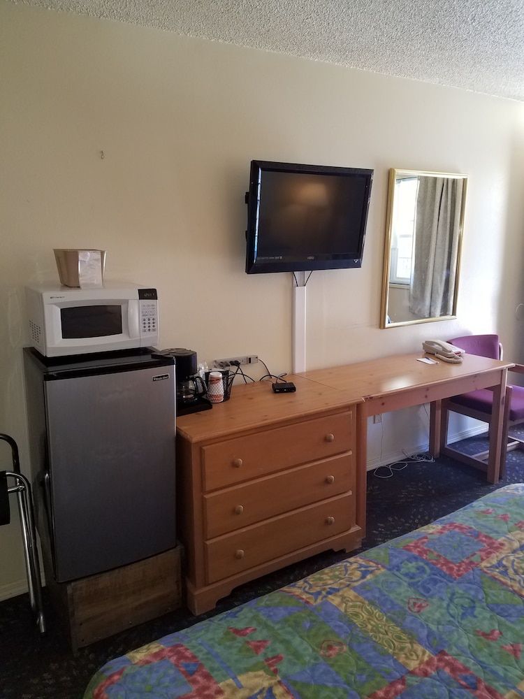 Rodeway Inn La Grande - Island City Standard Room, 2 Queen Beds, Non Smoking 8