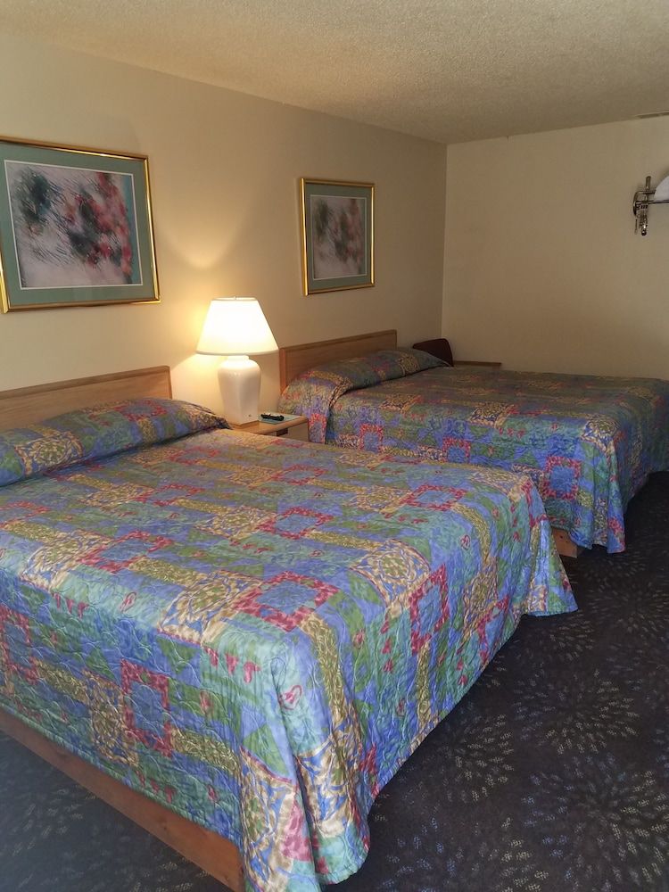 Rodeway Inn La Grande - Island City Standard Room, 2 Queen Beds, Non Smoking 4