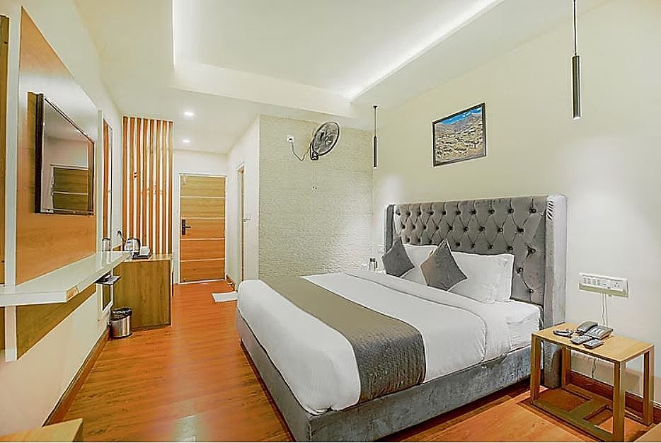 Aangan Regency Super Deluxe Room (New Wing) 2