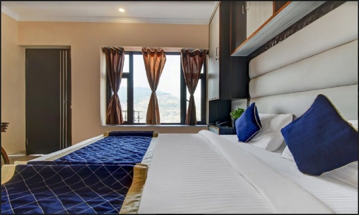 Uphill Courtyard CLASSIC : Room with attached washroom for 1 t o 3 people, balcony & excellent view 3