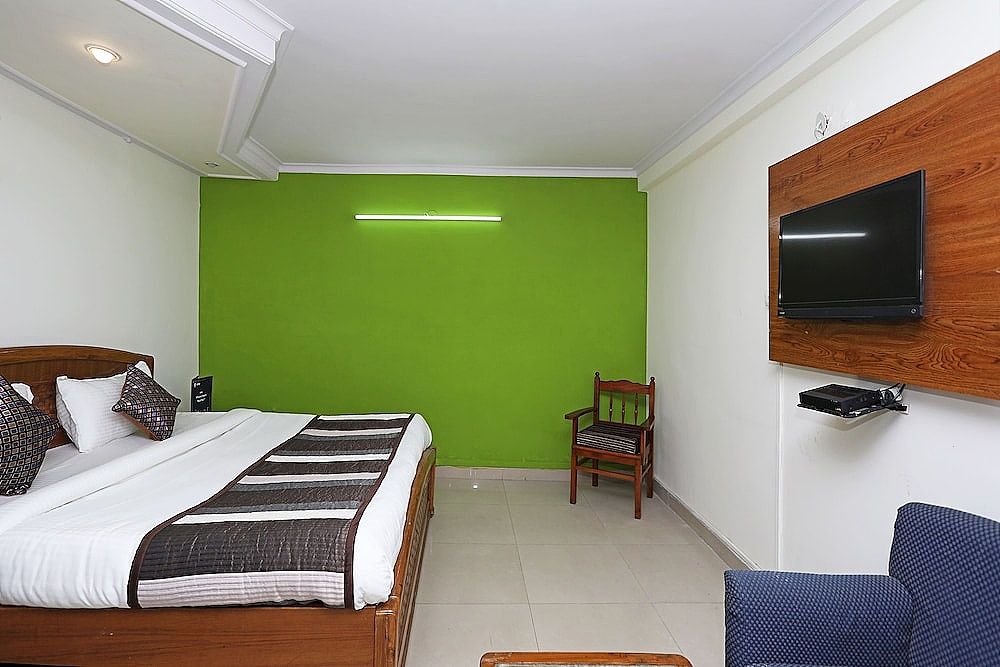 undefined OYO 11063 Hotel Suncity 8