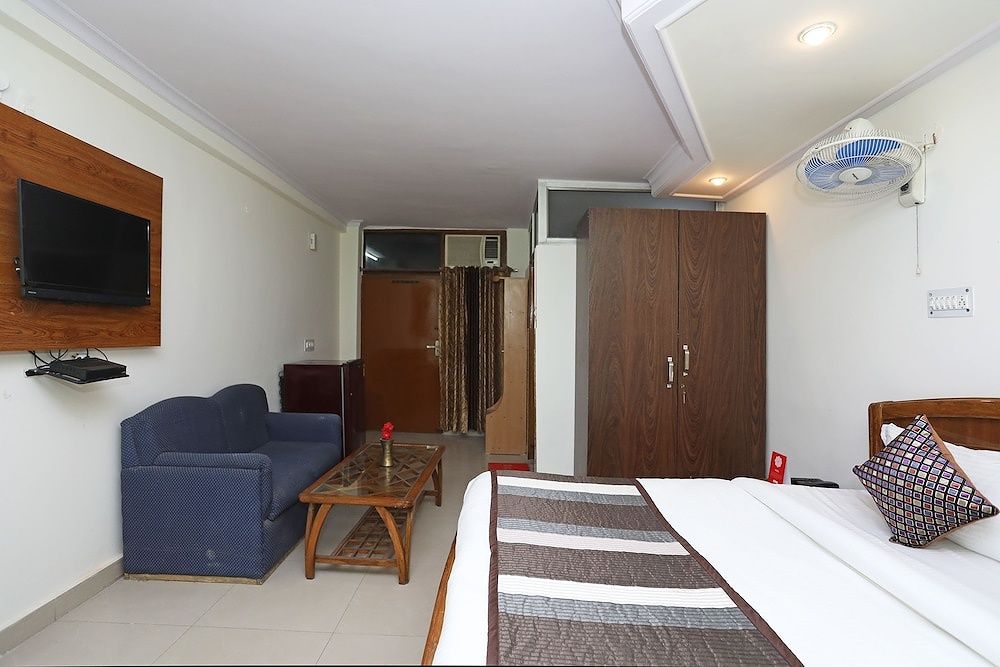 undefined OYO 11063 Hotel Suncity 6