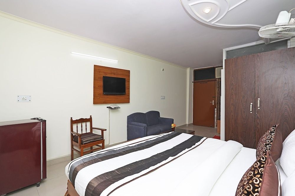 undefined OYO 11063 Hotel Suncity 7