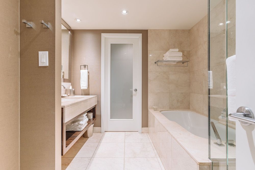 L'Hermitage Hotel Boutique King Room 2