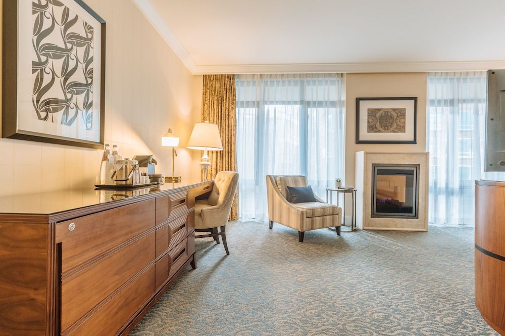 L'Hermitage Hotel Boutique King Room 3