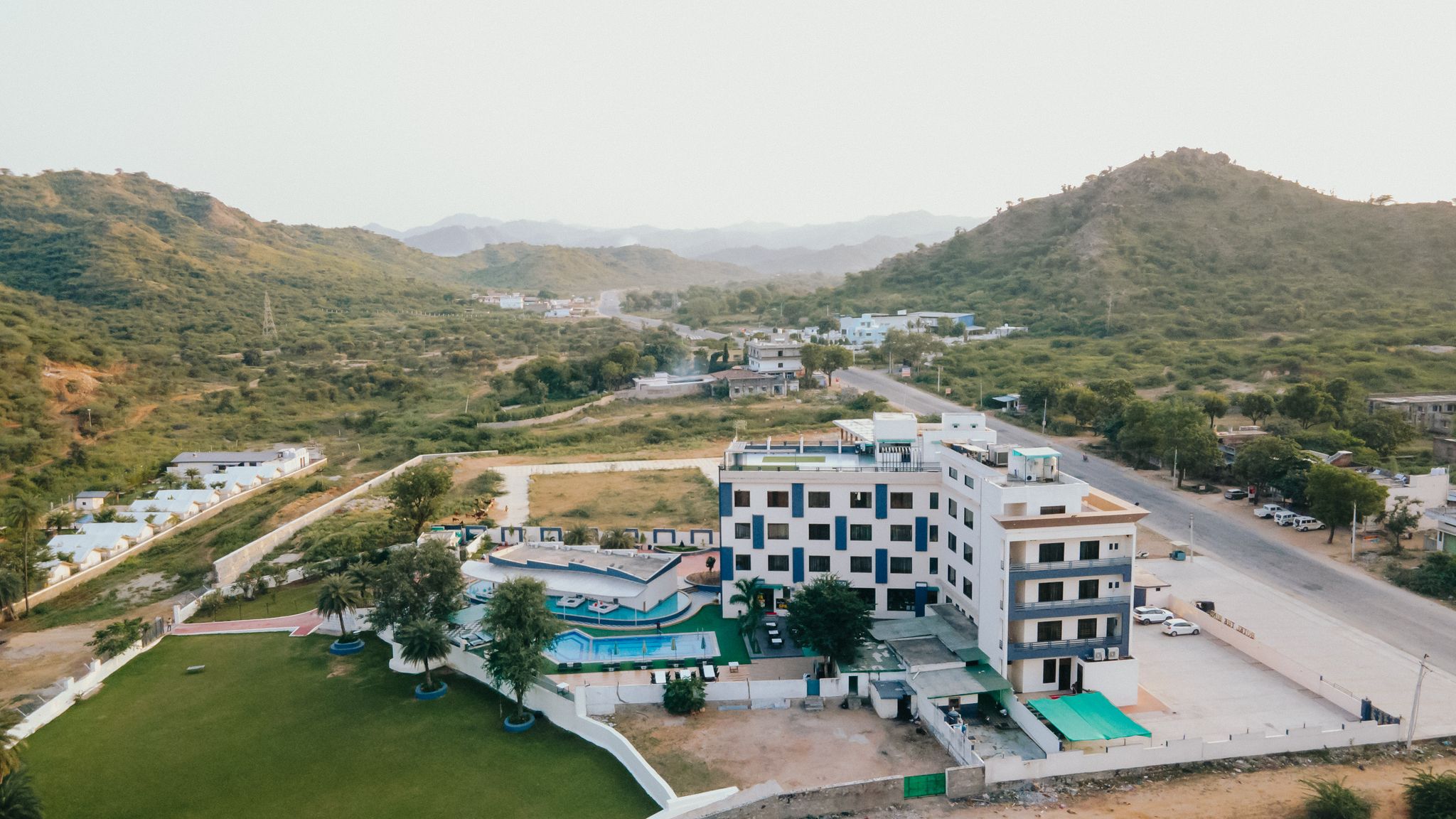 undefined Hotel The Hind 2