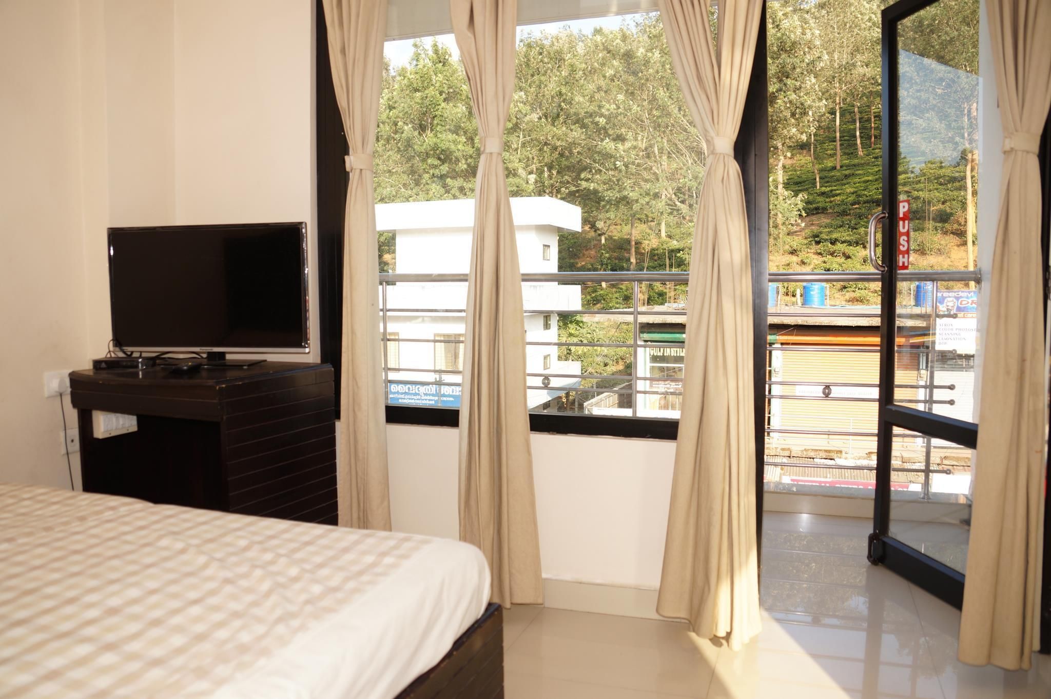 Double Room with Balcony and Private Bathroom