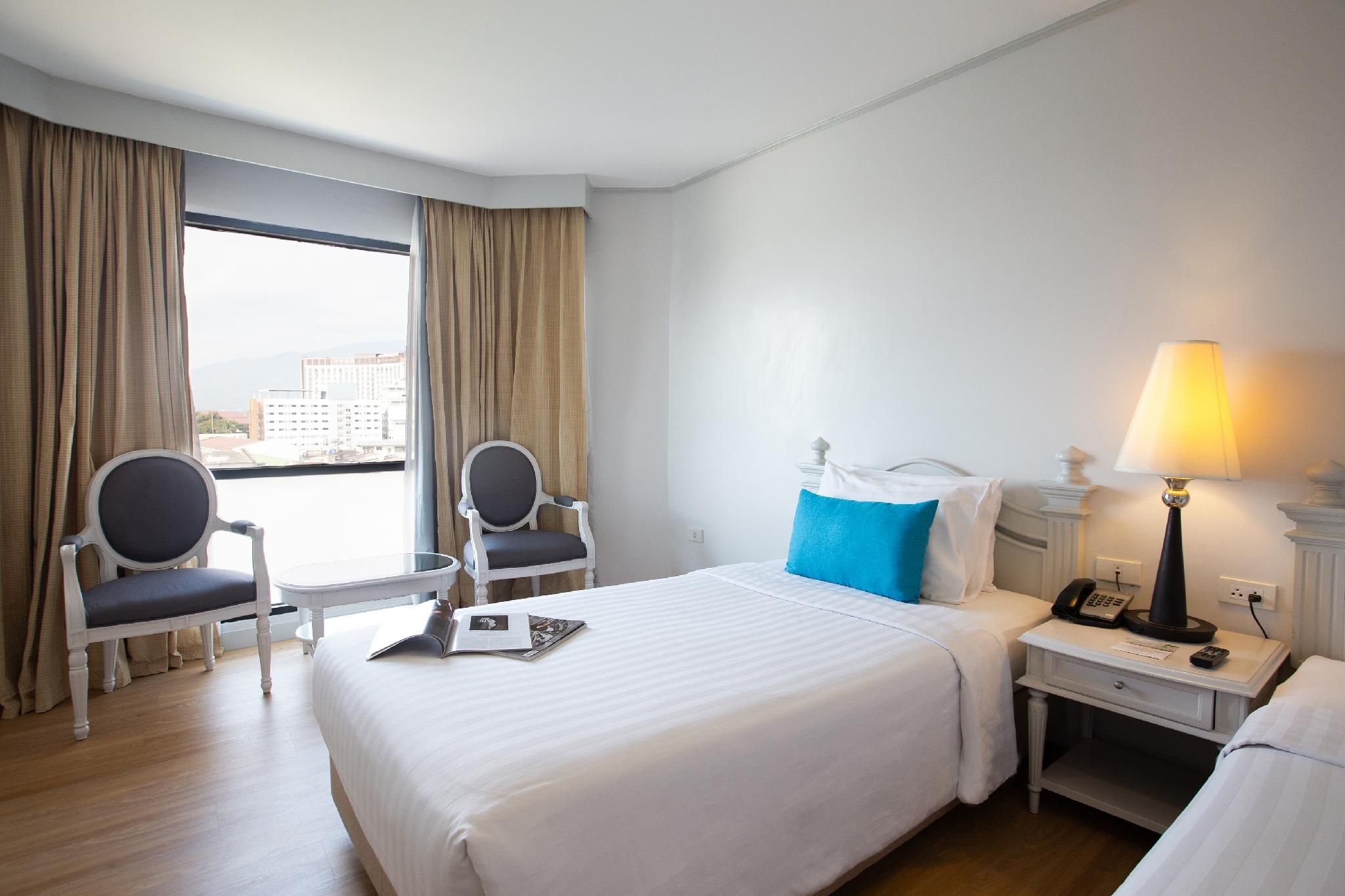 CH Hotel Superior (Twin Bed only) 2