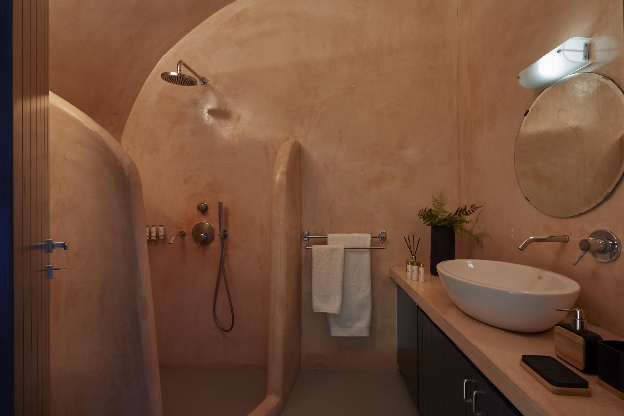 Grand Honeymoon Caldera View Villa with Hot Tub