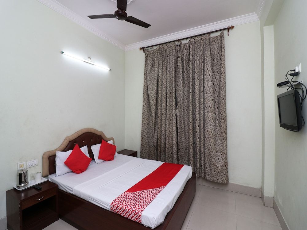 OYO 27644 Cozycom Double or Twin Room 11