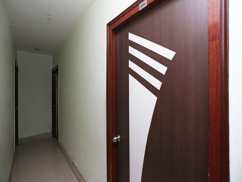 undefined OYO 27644 Cozycom 9