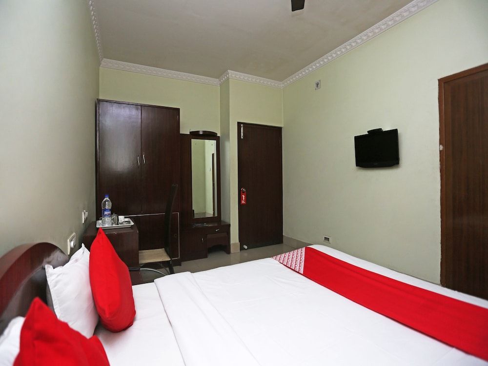 OYO 27644 Cozycom Double or Twin Room 13