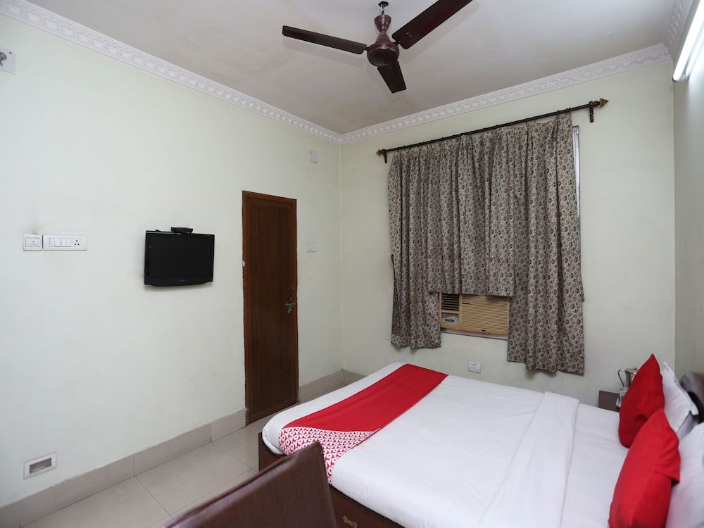 OYO 27644 Cozycom Double or Twin Room 8