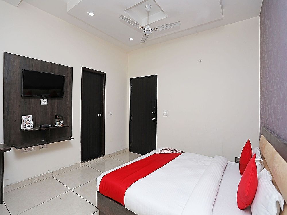 OYO 28017 Hotel Olive Standard Room 6