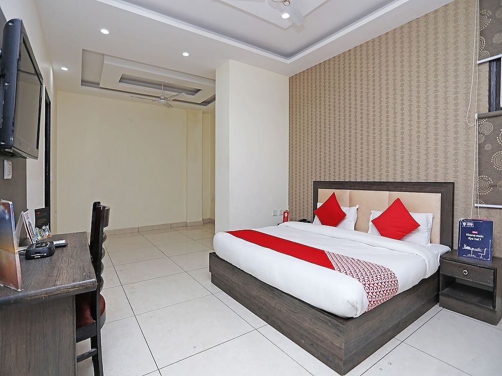 OYO 28017 Hotel Olive Standard Room 9