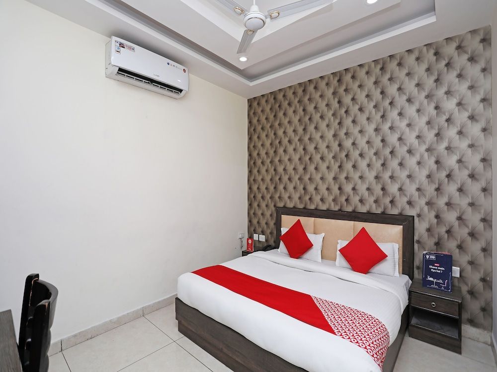 OYO 28017 Hotel Olive Standard Room 3