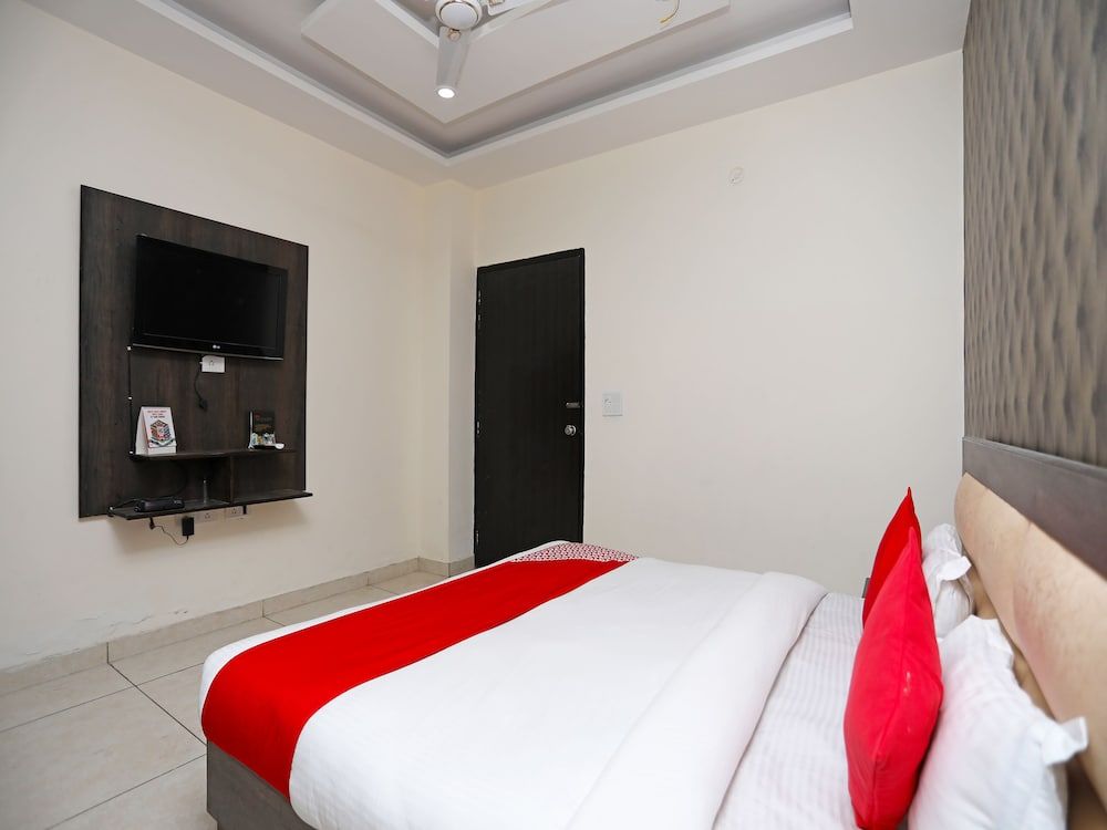 OYO 28017 Hotel Olive Standard Room 2
