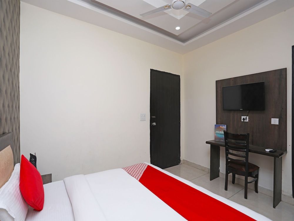 OYO 28017 Hotel Olive Standard Room 13