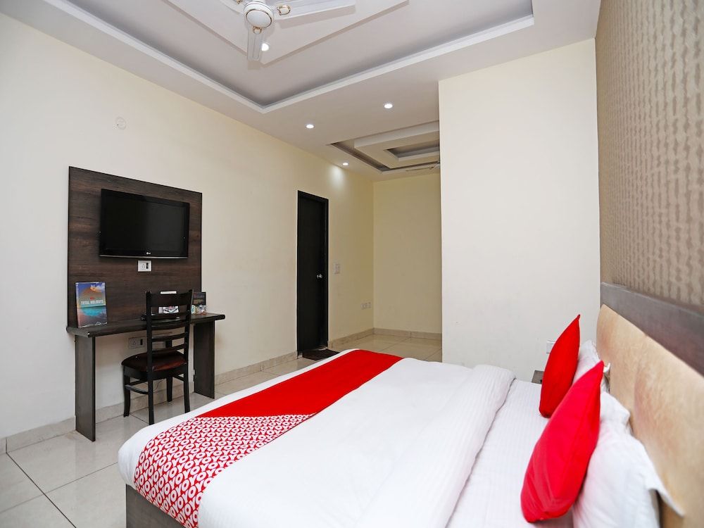 OYO 28017 Hotel Olive Standard Room 8