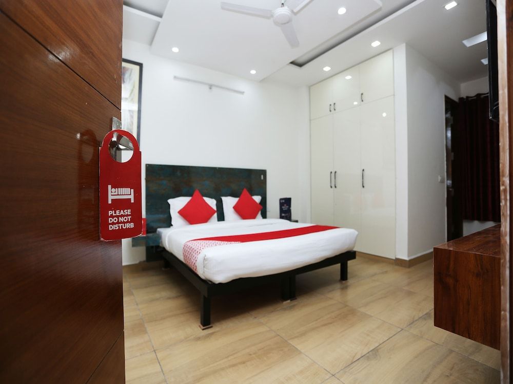 OYO 26625 Bleu Ville Prime Double or Twin Room 15